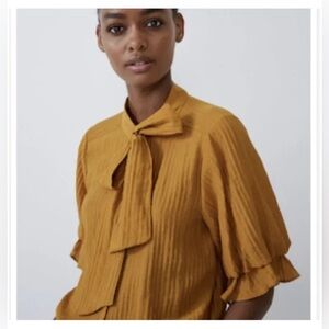 Zara Mustard Shirt With Bow Detail Short Sleeve Button front  Sz Medium